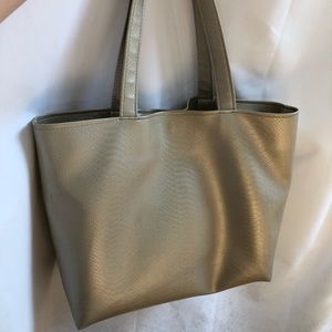 Leni Penn tote - subtle metallic snake skin